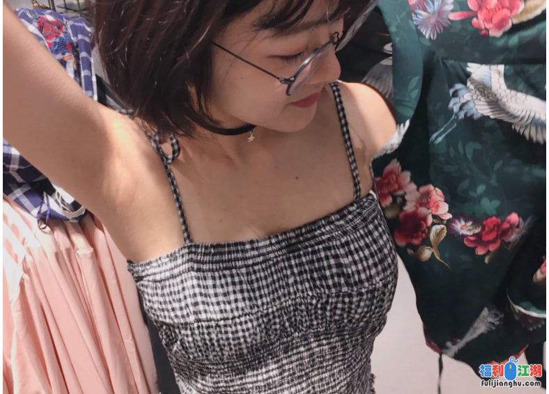 女友款短发妹子，享受过快乐怎会忘记快乐【 457mb】