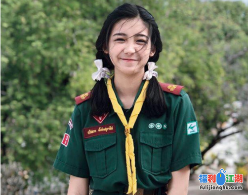 泰国青年警花Jessie遭泄露【467mb】