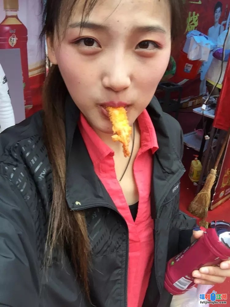 身体条件不错挺有气质的大学生美女为了钱自拍不雅视频流出[NP10V1.5G度盘]