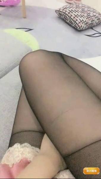 美艳少妇【兔兔】黑丝袜，粉色睡裙[1V 602MB][百度盘]