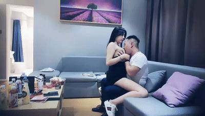 翼德寻花赵总约高端外围女神 修长美腿大白美乳 穿上连体网袜更是诱人 跪沙发上后入晃动大奶子[1V/366M][百度云]