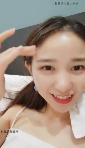 【百度盘】（村花独享首发）极品清纯小空姐-紫贤11月19号高金收费大秀【3v/440mb】