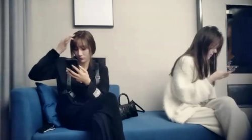 50676-170CM顶级外围美女高价激情双飞  修长美腿一起躺着扣穴  口交舔弄大屌扶腰抽插 ，骑乘猛操边吸奶子扣穴极度诱惑