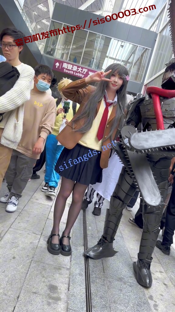 【KFC】超可爱萝莉麻衣学姐·黑丝白透内·男友拍脸我拍裙底【1V】【0.98G】